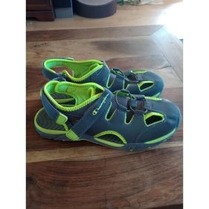 Champion Walking/Water Shoes Size 6